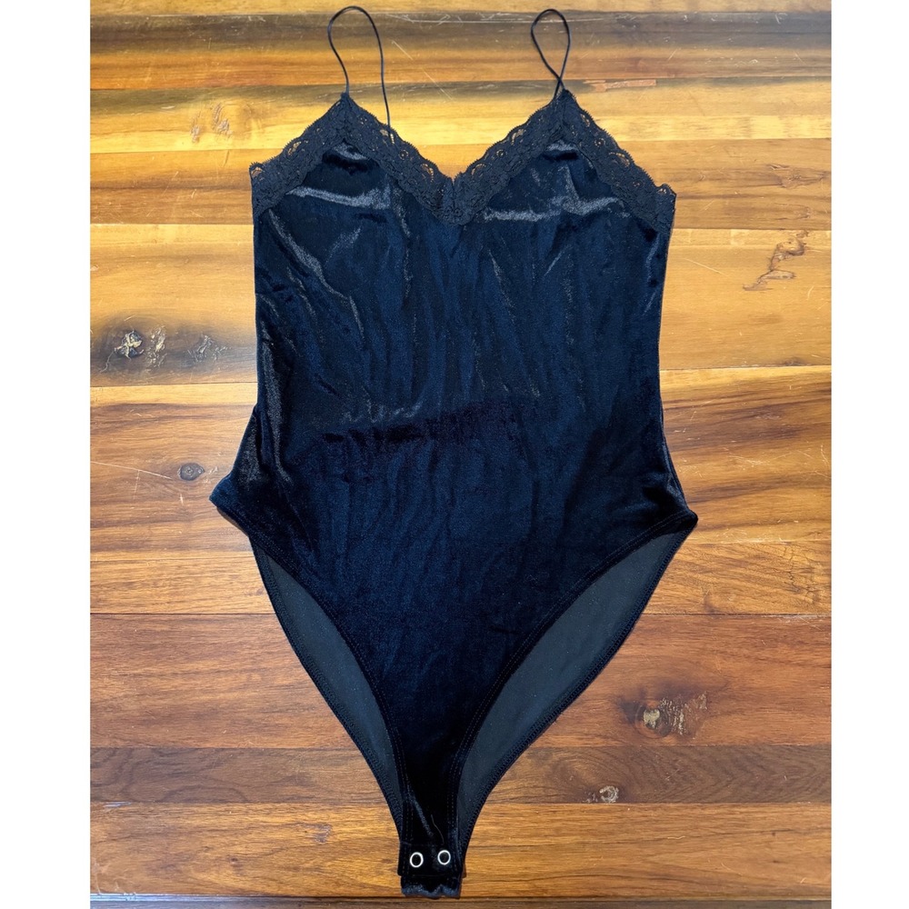 Forever 21 Womens Black Velvet Lace Trim V-Neck Bodysuit Size M Spaghetti Strap